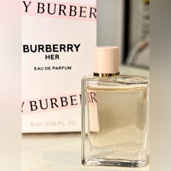 🖤🤎NWT BURBERRY TAUPE BROWN/BLACK CHECK CANVAS WRISTLET🤎🖤
SCENTED WATER INCLUDED - Picture 12 of 12